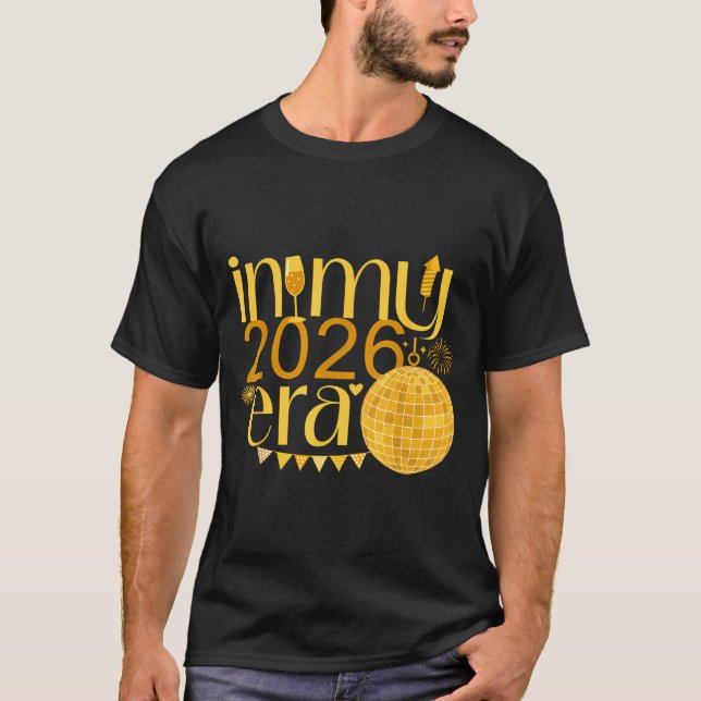 Camiseta In My 2026 Era Happy New Year Party Countdown Fami (Anverso)