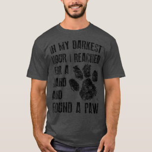 Camiseta In My Darkest Hour I Reached For A Hand Found A Pa