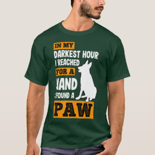 Camiseta In My Darkest Hour I Reached For A Hand Found A Pa