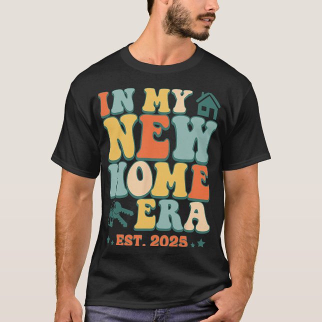 Camiseta In My New Home Era, Funny New Homeowner Est. 2025  (Anverso)