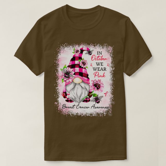 Camiseta In October We Wear Pink Gnome Breast Cancer Awaren (Diseño del anverso)