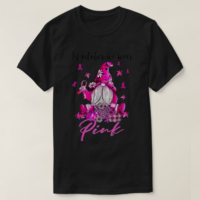 Camiseta In October We Wear Pink Gnomes Breast Cancer Aware (Diseño del anverso)
