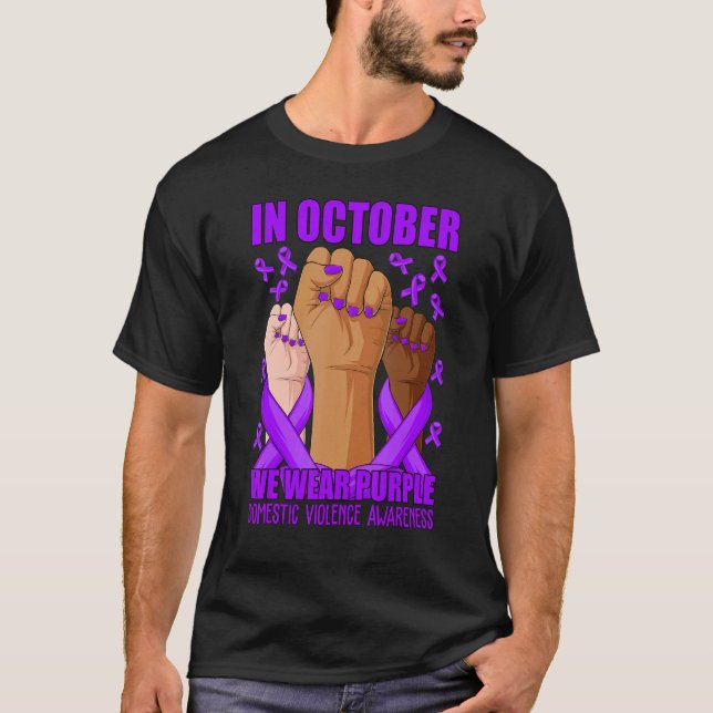 Camiseta In October We Wear Purple Domestic Violence Awaren (Anverso)