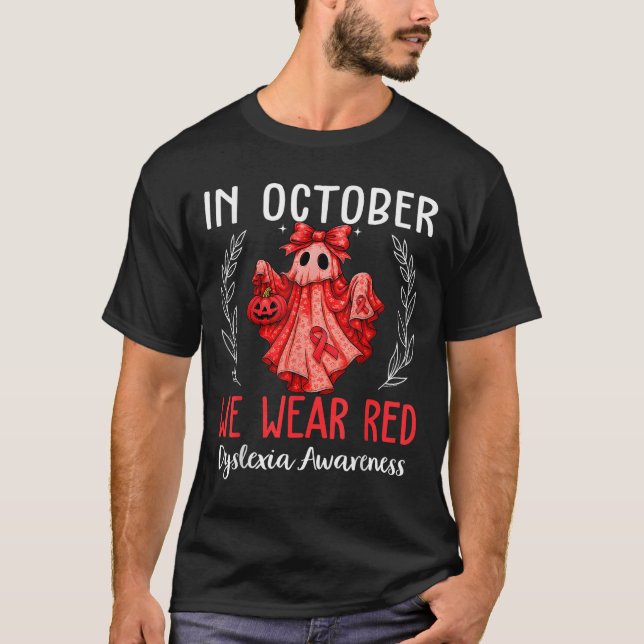 Camiseta In October We Wear Red Dyslexia Awareness Month  (Anverso)