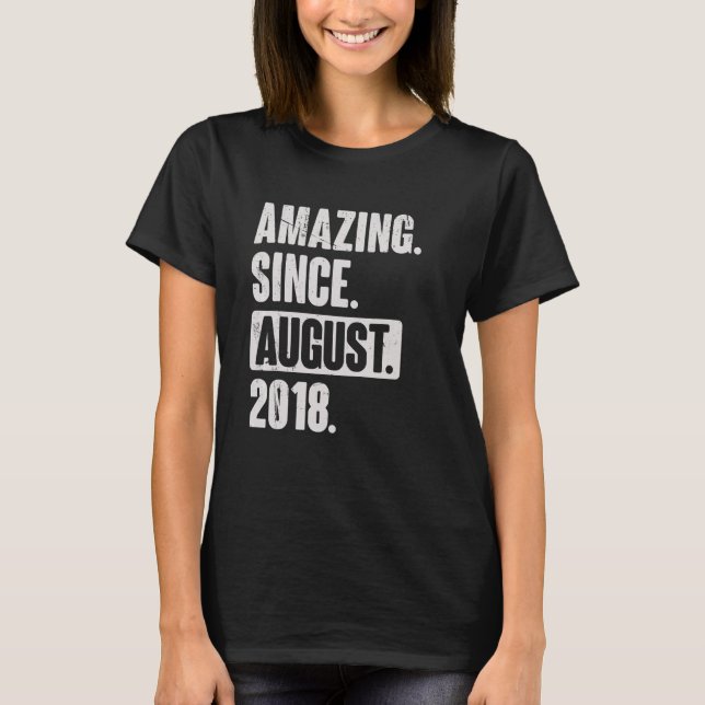 Camiseta Increíble desde agosto de 2018, cuarto cumpleaños  (Anverso)
