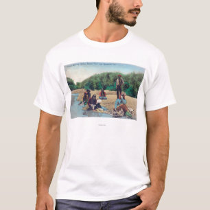 Camiseta Indios que lavan la ropa en el río ruso