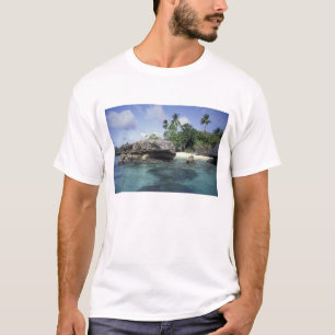 Camiseta Indonesia. Formaciones rocosas a lo largo de la co