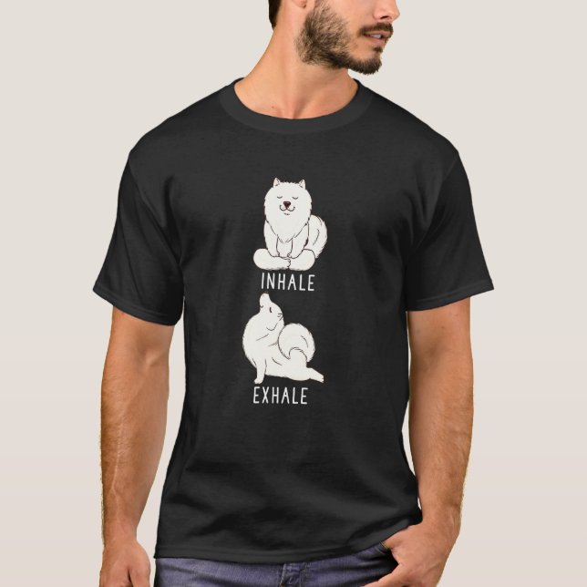 Camiseta Inhalar Exhalar Yoga de Perro Samoyedo (Anverso)
