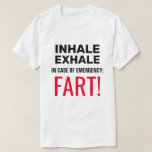 Camiseta Inhale Exhale Funny<br><div class="desc">Texto negro Inhale, Exhale, En funda de emergencia. Texto rojo Fart. Camiseta blanca o de color claro divertida para cualquiera. No te olvides de elegir otro estilo, tamaño, color y género de la ropa. ¡Personalizable. Puede cambiar o eliminar cuatro líneas de texto independientemente. Utilice la opción Personalizar para cambiar el...</div>