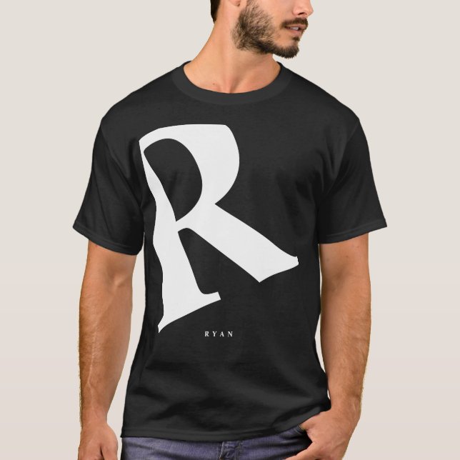 Camiseta Inicial grande | Tipografía moderna | Negro (Anverso)