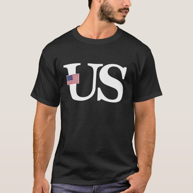 Camiseta Iniciales de los Estados Unidos sobre la bandera y (Anverso)