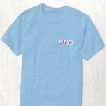 Camiseta Iniciales monogramas modernos Escudo de sombra de<br><div class="desc">Las iniciales minimalistas modernas en monograma dejan caer el diseño de escudo de sombra que se puede cambiar para personalizar. Tipografía blanca con una sombra de gota borgoñona.</div>