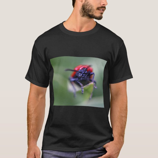 Camiseta Insect Art Tee – Nature’s Tiny Beauty in Style (Anverso)