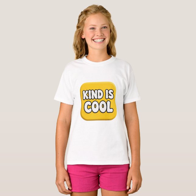 Camiseta Insignia Amarilla Genial Es Amable (Anverso completo)