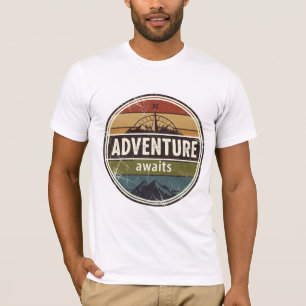 Camiseta Insignia de brújula de montaña vintage de aventura