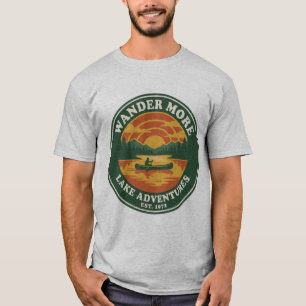 Camiseta Insignia de canoa vintage de aventuras en el lago 
