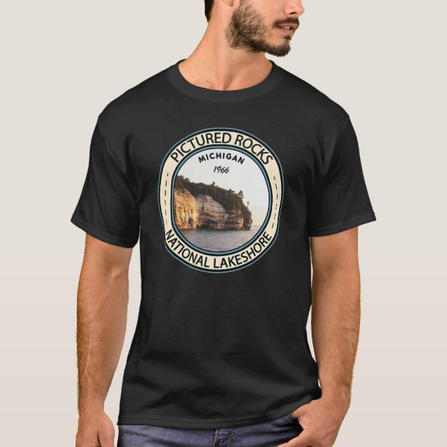 Camiseta Insignia de Michigan en el lago nacional de Rocas (Anverso)
