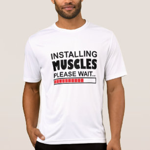 Camiseta Instalación de los músculos. Espere por favor.