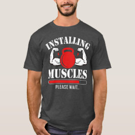 Camiseta Instalando músculos por favor espere
