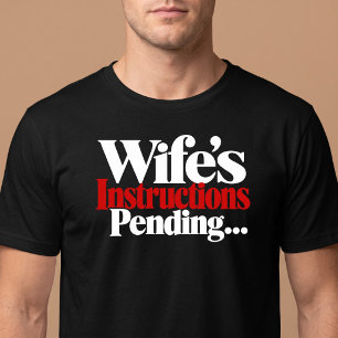 Camiseta Instrucciones de la Esposa Pendientes...