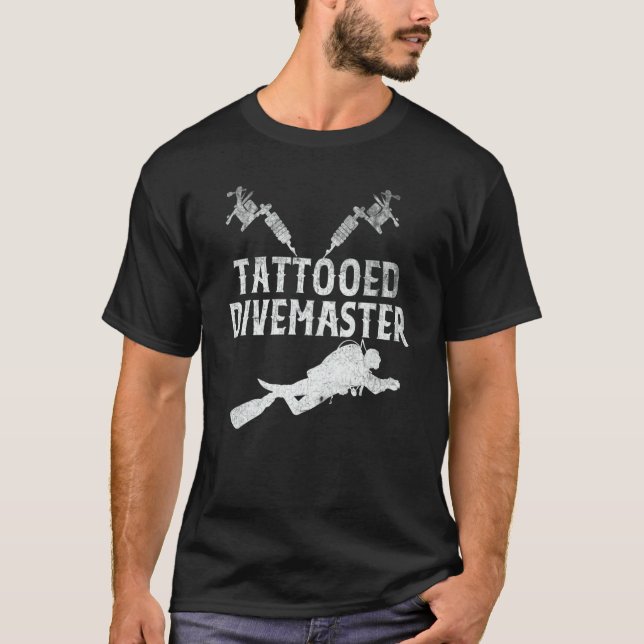Camiseta Instructor de buceo con tatuajes Divemaster (Anverso)