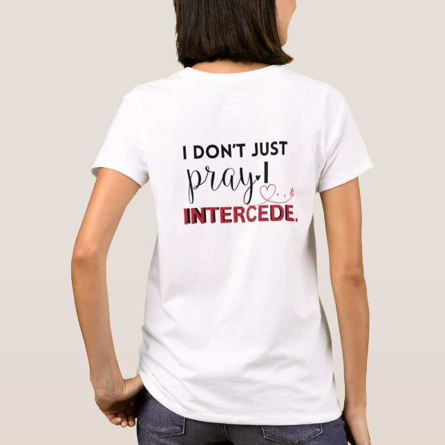 Camiseta Intercediendo a la guerrera de la oración de los c (Reverso)