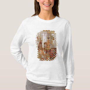 Camiseta Interior con una mujer en amarillo en frente