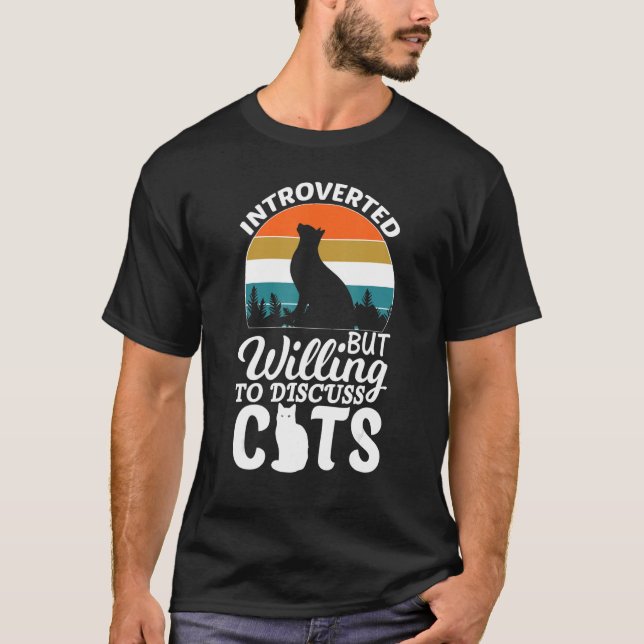 Camiseta Introverted But Willing To Discuss Cats For Introv (Anverso)
