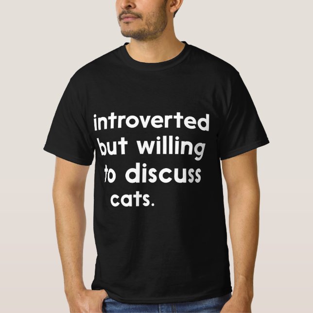 Camiseta Introvertido Pero Dispuesto A Discutir Los Gatos I (Anverso)