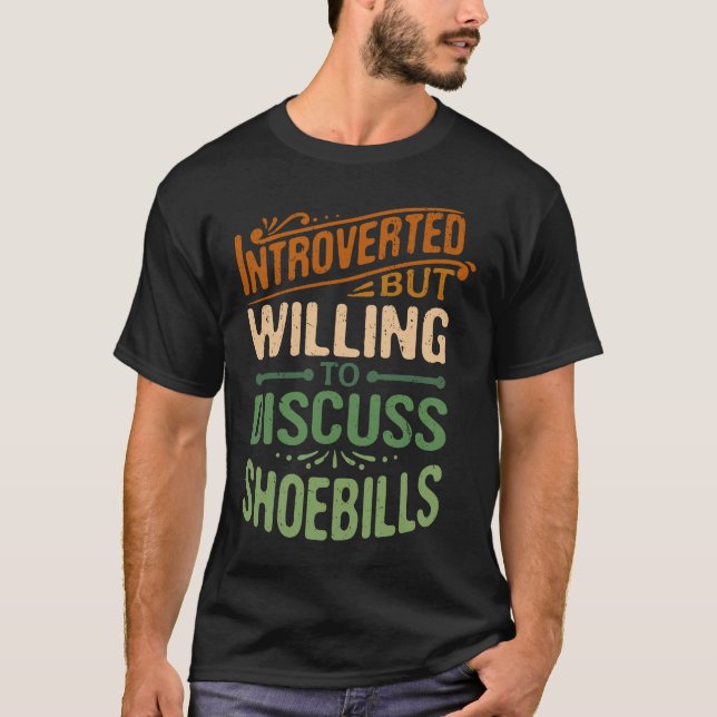 Camiseta Introvertido Pero Dispuesto A Discutir Los Zapatos (Anverso)
