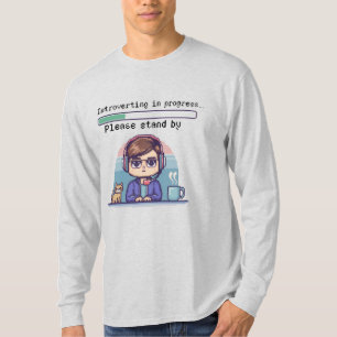Camiseta Introvirtiendo en Progreso – Divertido Pixel Retro