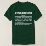 Camiseta Investigador Noun Student Graduate Science Analysi<br><div class="desc">Un Investigador Divertido Dice "Investigador Alguien Que Soluciona Un Problema Que No Sabías Que Tenías De Una Manera Que No Podías Entender". Agarra este diseño de Funny Research como un regalo gracioso para una madre,  papá o amigo formidable.</div>