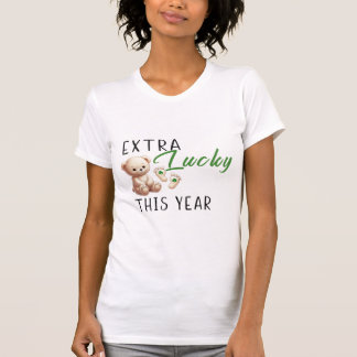 Camiseta Invitación de embarazo extra afortunada este año