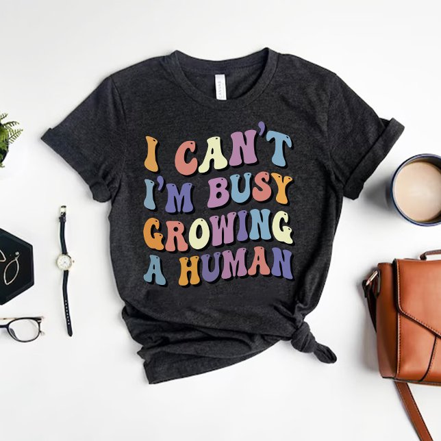 Camiseta Invitación Groovy (Funny Woman Pregnancy Announcement Groovy T-Shirt)