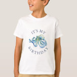 Camiseta Invitado de honor T-Shirt Birthday Boy Nautical<br><div class="desc">Este invitado de la camiseta de honor presenta un ilustracion de un pulpo en tonos azules. Las palabras "Es mi cumpleaños" están fijadas en un tipo de letra clásico. Utilice los campos de plantilla para agregar el saludo de su personalizado. Una encantadora elección para las fiestas de cumpleaños de los...</div>