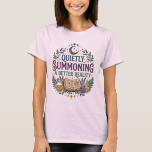 Camiseta Invocando Silenciosamente una Mejor Realidad Bruja