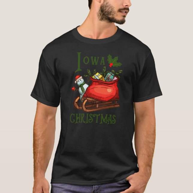 Camiseta Iowa Christmas Sled Sleigh Green Text (Anverso)