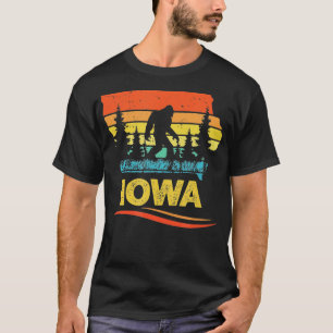 Camiseta Iowa con un pie grande