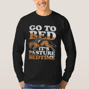 Camiseta Ir a la cama, es hora de pastoreo para una amazona