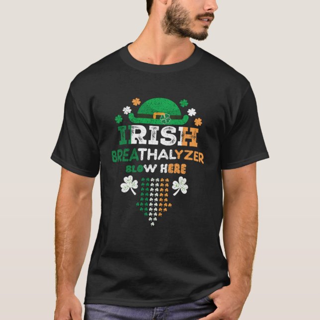 Camiseta Irish Breathalyzer Blow Here St Paddy s Day (Anverso)