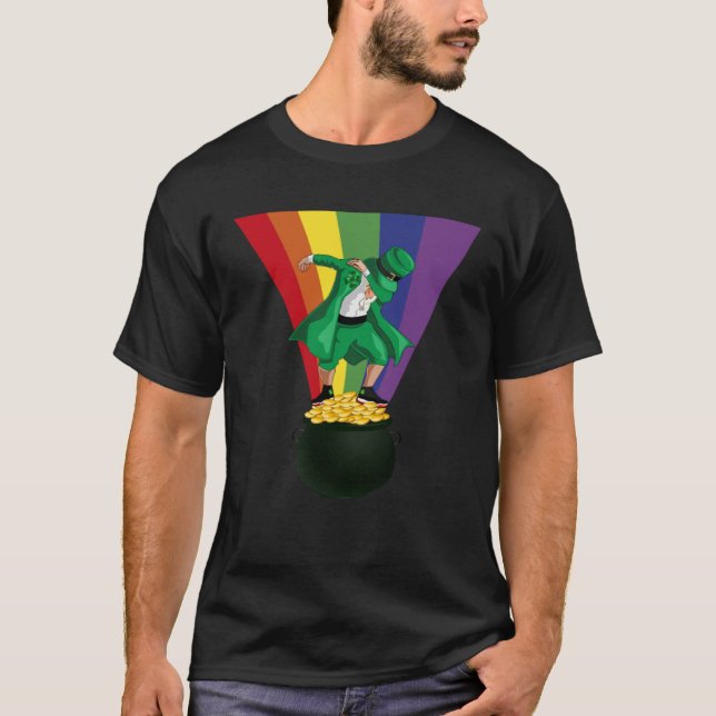 Camiseta Irish Dabbing Leprechaun on Pot of Treasure Coins  (Anverso)