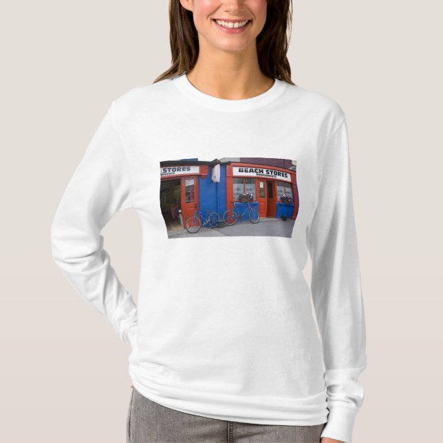 Camiseta Irlanda, Strandhill. Fachadas de tiendas con bicic (Anverso)