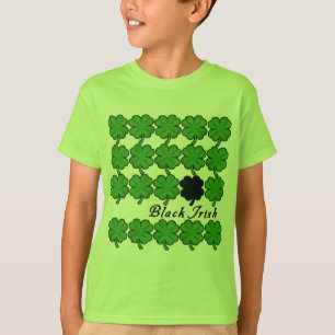 Camiseta Irlandés del negro con las porciones de tréboles