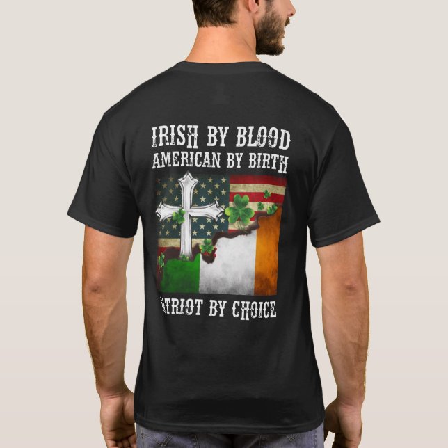 Camiseta Irlandés Por Estadounidense De Sangre Por Nacimien (Reverso)