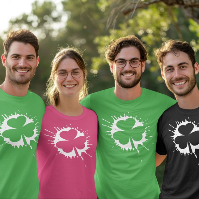 Camiseta Irlandés St Patrics Day Shamrock White (Irish St Patricks Day Shamrock White T-Shirt by Ricaso. Available in different colors & styles)