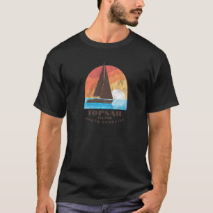 Camiseta Isla de Topsail NC Vacacionando Sailboating Sunris