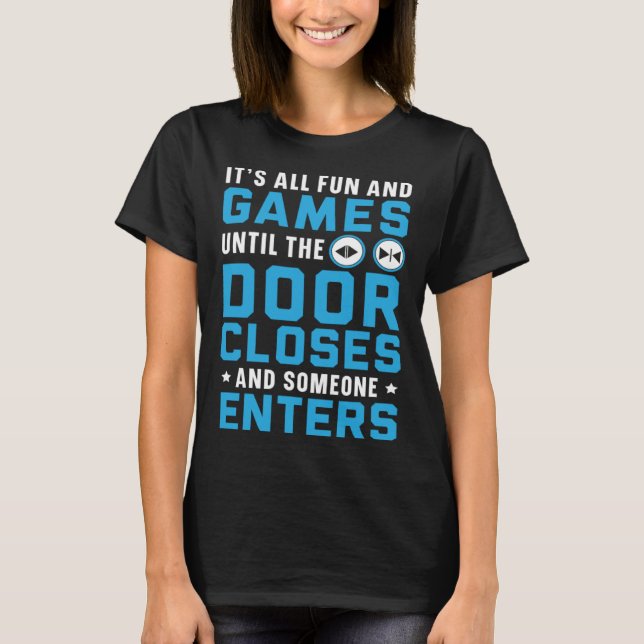 Camiseta It s All Fun And Games Until The Door Closes Someo (Anverso)