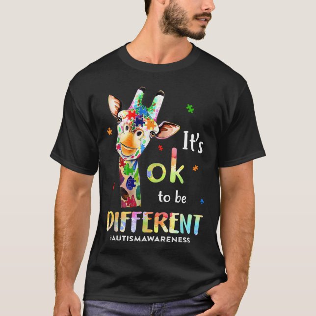 Camiseta It s Ok To Be Different Giraffe Puzzle Autism Awar (Anverso)