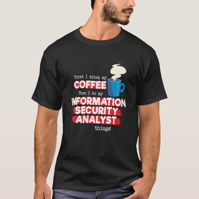 Camiseta IT Security Analyst & Coffee  Saying (Anverso)
