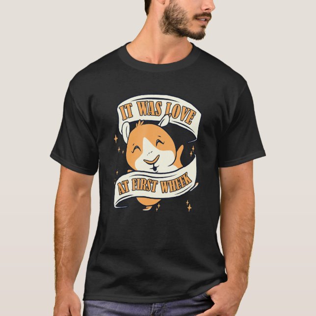 Camiseta It Was Love At First Wheek Guinea Pig (Anverso)